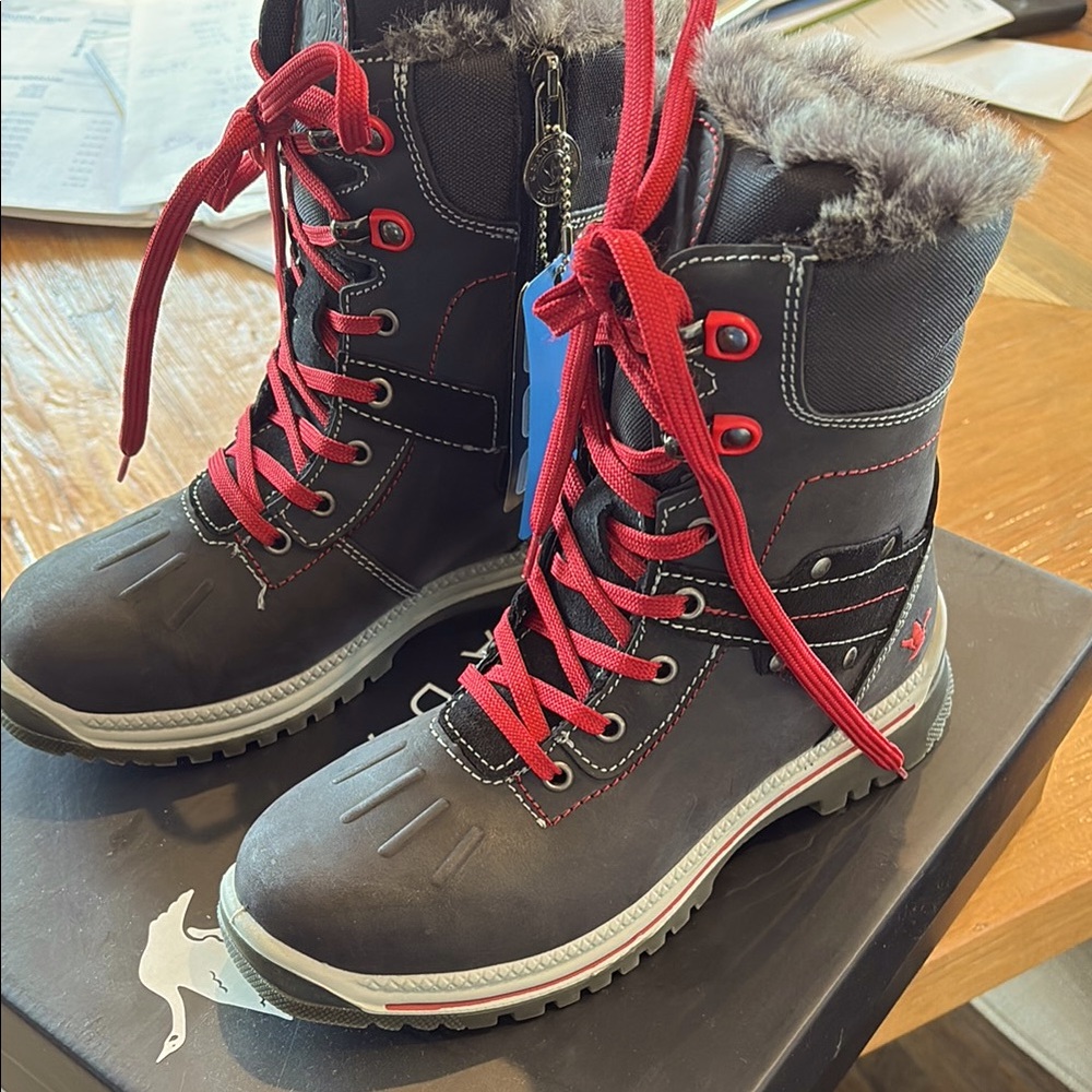 Weatherproof Women's Black Winter Boots with Red Laces